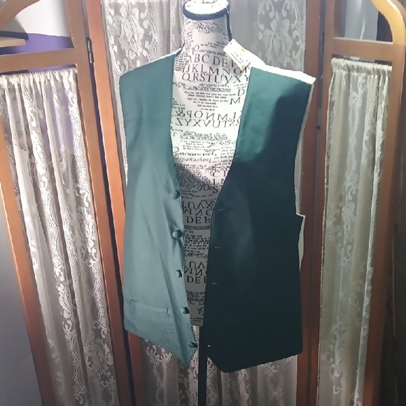 Other - Green Sleeveless Vest